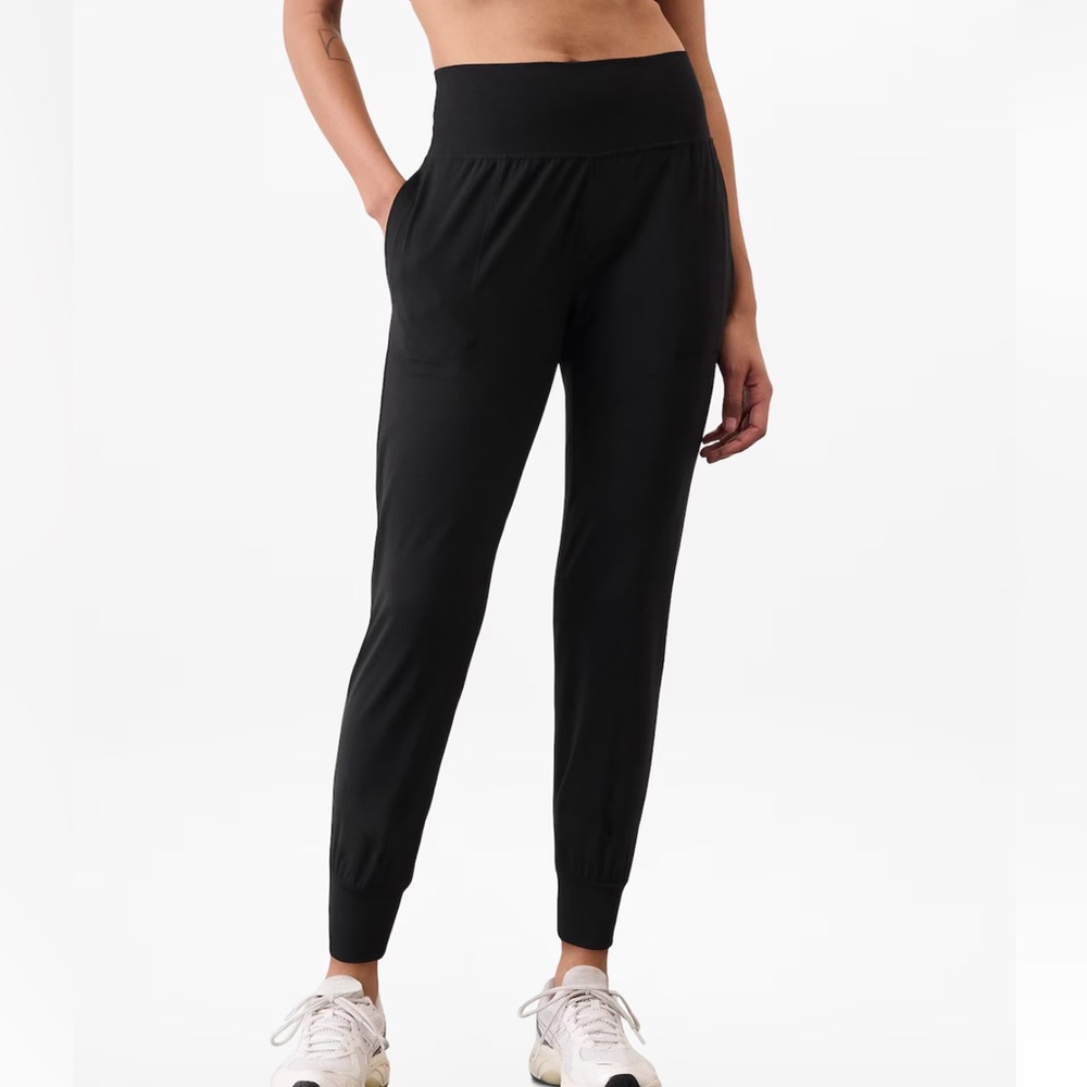 Athleta Black Salutation Jogger, Size M
